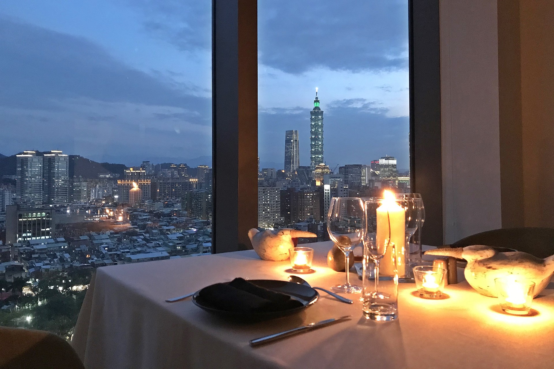 amba Taipei Songshan hotel private dining for two with Taipei 101 view