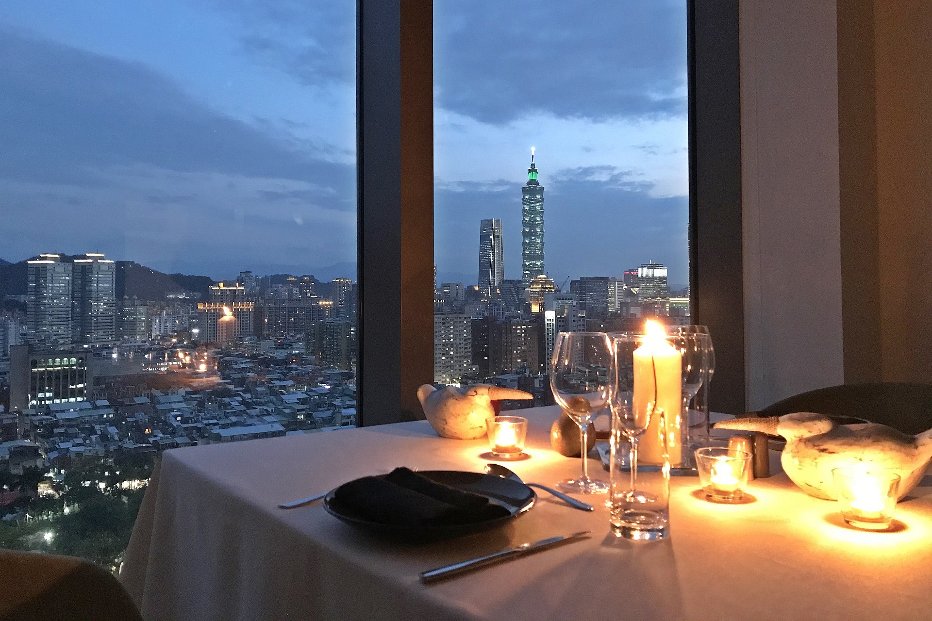 台北松山意舍酒店雙人私廚料理獨攬101美景包箱